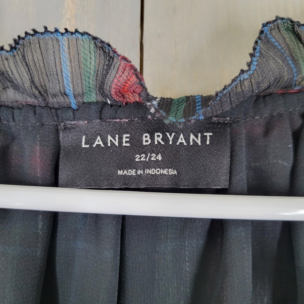 Lane Bryant Plaid Top Women 22/24 Black Red Green Ruffle Split Neck Sleeveless - Picture 7 of 9